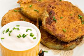 Fried green tomatoes with yogurt dressing